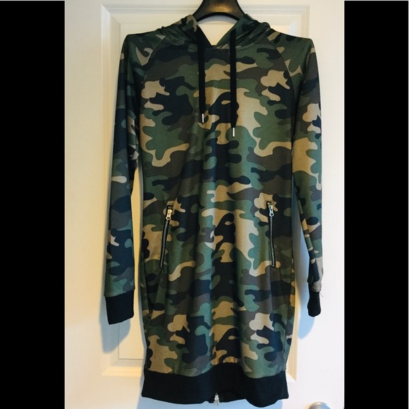 Redfox Dresses & Skirts - NWOT 🌟 Camo Hoodie Zippered Dress Lrg